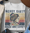 Nerdy Dirty Inker And Curvy Tatoo Girl With Roses Vintage Design Cotton T Shirt - Dreameris