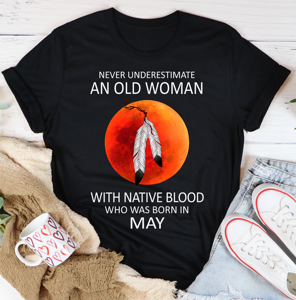 Never Underestimate An Old Woman With Native Blood May Birthday Gift Standard/Premium T-Shirt Hoodie - Dreameris